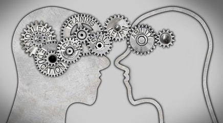 翻译英文： 当她正在给汤姆讲故事的时候 电话响了 [用现在进行时哦】