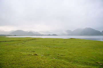 宝钗一家为什么住在贾家