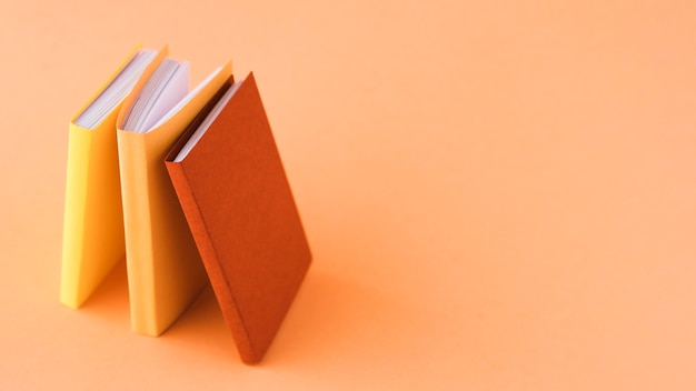 结婚还有离婚的英语怎么说